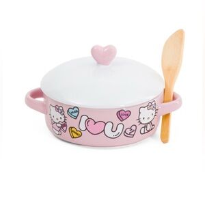 HELLO KITTY
I Heart You Brie Baker